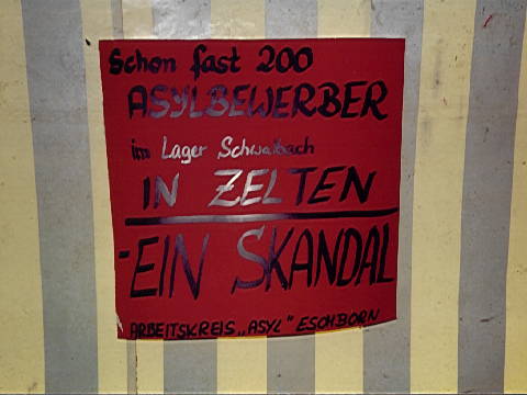 Protestplakat gegen Zeltunterbringung