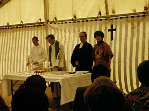 Zeltgottesdienst mit Flüchtlingen